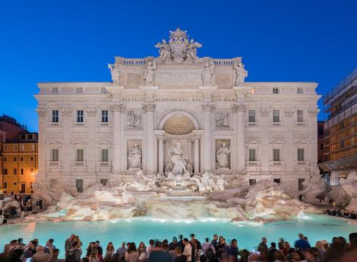 Фонтан Треви в Риме могут закрыть барьером от туристов