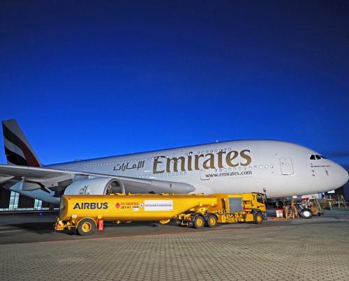 A380 «Эмирейтс» прилетел в Дубай. И отправился в рейс