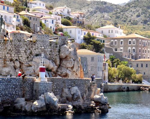 Жители Греции уже свободно передвигаются по улицам и готовятся к приёму туристов
