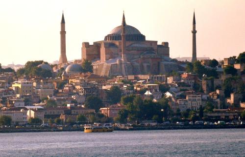 Правительство Турции не намерено ограничивать въезд иностранцев в Стамбул
