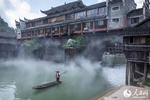 Река Тоцзян в китайской провинции Хунань будет очищена от мусора и доступна для туристов