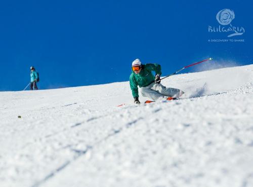 Уже стартовал горнолыжный сезон в Пампорово. Стартует он и на курортах Банско и Боровец