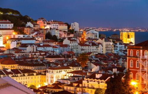 Ночной Лиссабон: холмы, виды, звуки и места