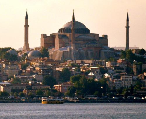 Вакцинация в Турции: туриндустрия в приоритете