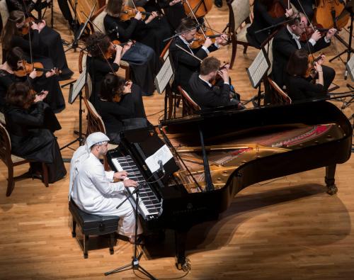 128 музыкантов из разных стран выступят под руководством эмиратского композитора Ихаба Дарвиша