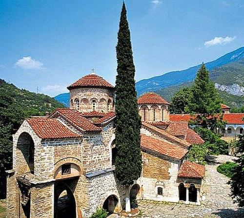 Бачковский монастырь в Болгарии представляет реставрированные древние святыни