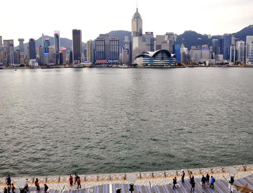 Делегация материкового Китая инспектирует Гонконг, вероятно, готовясь возобновить бескарантинные поездки
