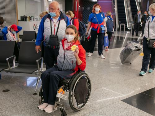 В Шереметьево торжественно встретили паралимпийскую сборную России