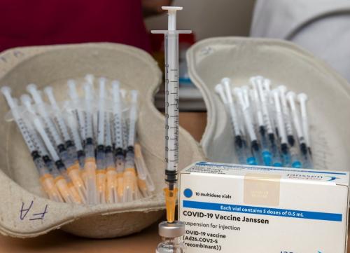 Эстония разрешит подтверждать свою вакцинацию людям, привитым любыми препаратами