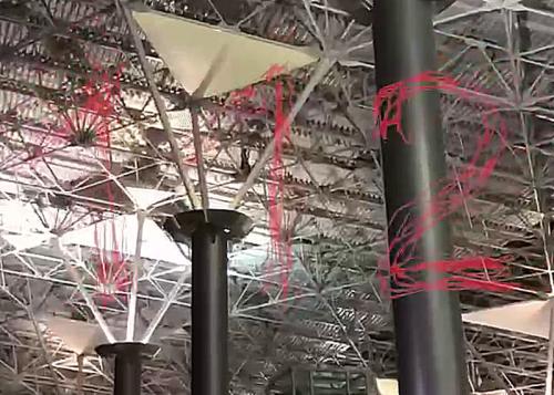 В аэропорту Внуково пытаются «вернуть на землю» испанского верхолаза