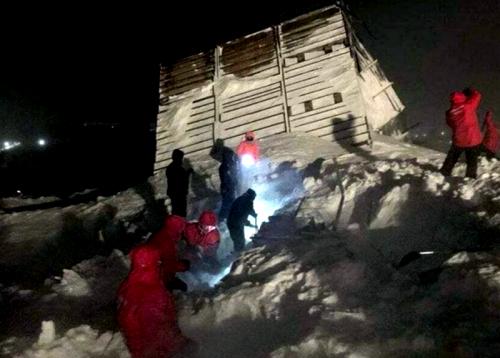 Постройки близ горнолыжного комплекса «Гора Отдельная» засыпала снежная лавина