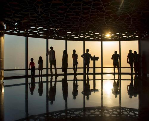 «Эмирейтс» дарит билет на смотровую площадку самого высокого здания в мире – Бурдж Халифы