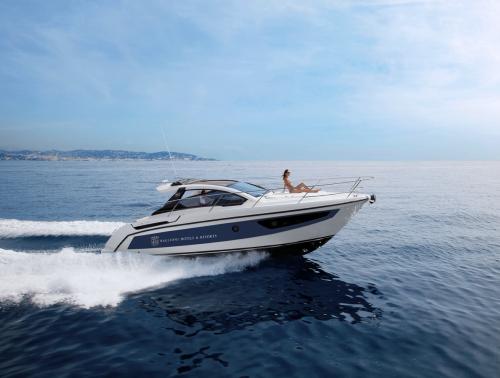 Baglioni Resort Sardinia и V MARINE организуют морские прогулки по Сардинии на элегантных яхтах Azimut Yachts