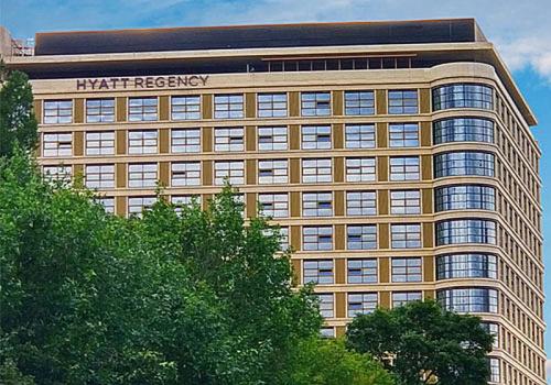 Hyatt приостановит управление российскими отелями