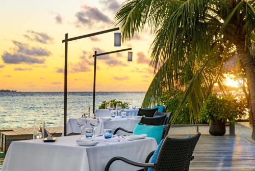 Встречаем 2023 год в Sheraton Maldives Full Moon Resort & Spa!