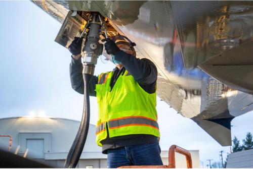 Компания Boeing осуществила закупку 7,5 миллионов литров экологичного авиационного топлива 