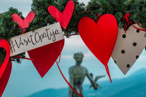 Trips To Discover включил хорватский город Опатия в 15 идей для романтического путешествия на День святого Валентина