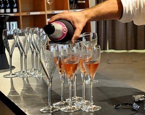 Виноделы Краснодарского края презентовали в Париже три десятка своих вин