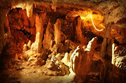Туристов хотят заманить в сочинские пещеры