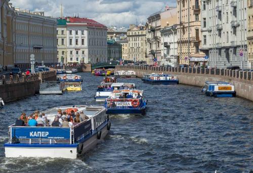 Реки и каналы Санкт-Петербурга закрывают навигацию