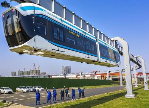 В китайском Ухане создали уникальный летающий поезд