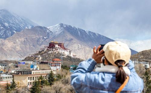 Тибетский автономный район Китая посетили за три месяца более 2,5 миллиона туристов
