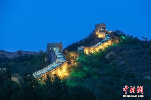 Великая Китайская стена особенно хороша при вечернем освещении