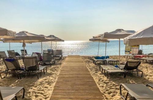 Забронировать зонтики и шезлонги на болгарских пляжах можно теперь онлайн