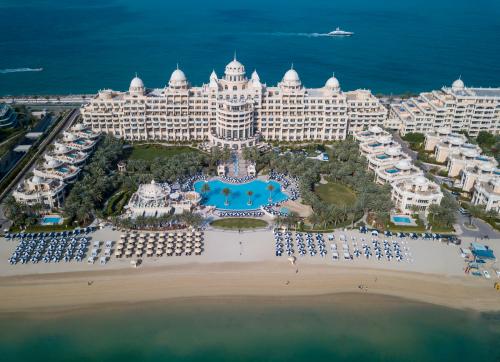 Raffles The Palm Dubai приглашает насладиться отдыхом у Арабского залива