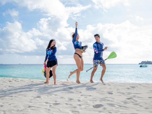 W Maldives возобновил сотрудничество с пляжным брендом Mazu