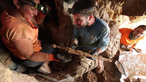 Редкий тайник с оружием римского периода найден в Израиле недалеко от Мертвого моря