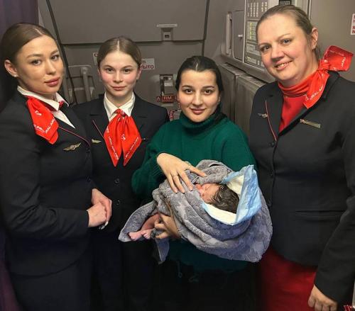 Стюардесса Надя и медсестра Мадина успешно приняли роды в воздухе