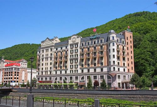 Перешли ли сеть гостиниц Azimut Hotels, курорт «Шерегеш» и отель «Метрополь» в собственность государства?