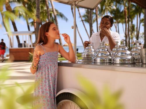 Вкус лета круглый год с новым мороженым курорта Long Beach, Mauritius сети Sunlife