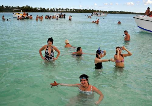 На побережье Коста-дель-Соль обещают решительнее штрафовать туристов, которые путают море с туалетом