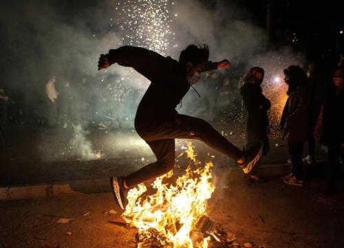 14 человек погибло и 3253 ранено на Иранском фестивале огня