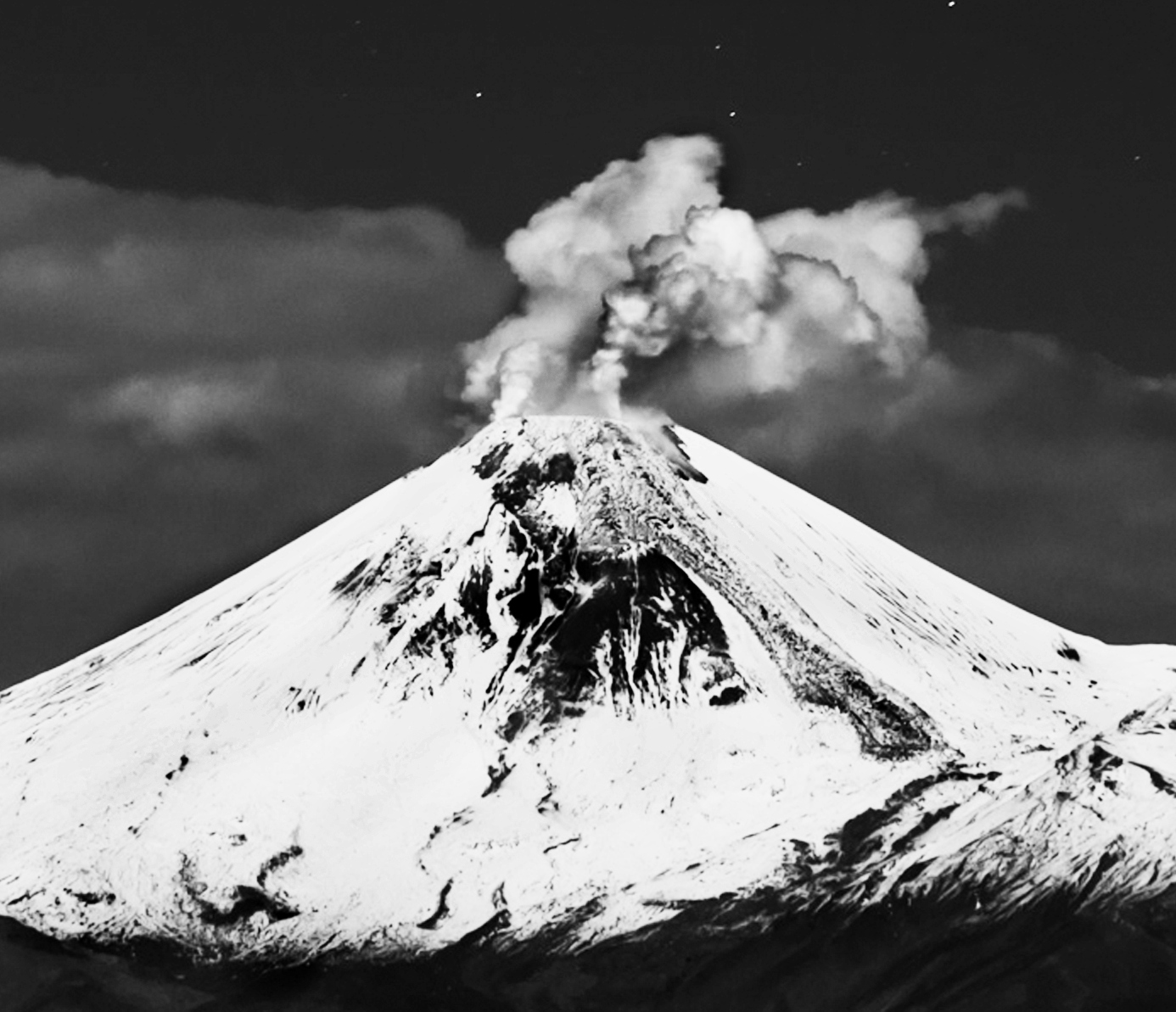 Извержение Авачинского вулкана на Камчатке