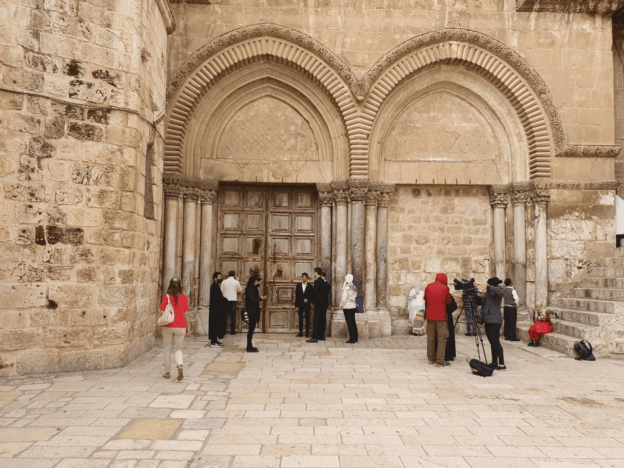 вход в храм господень в иерусалиме