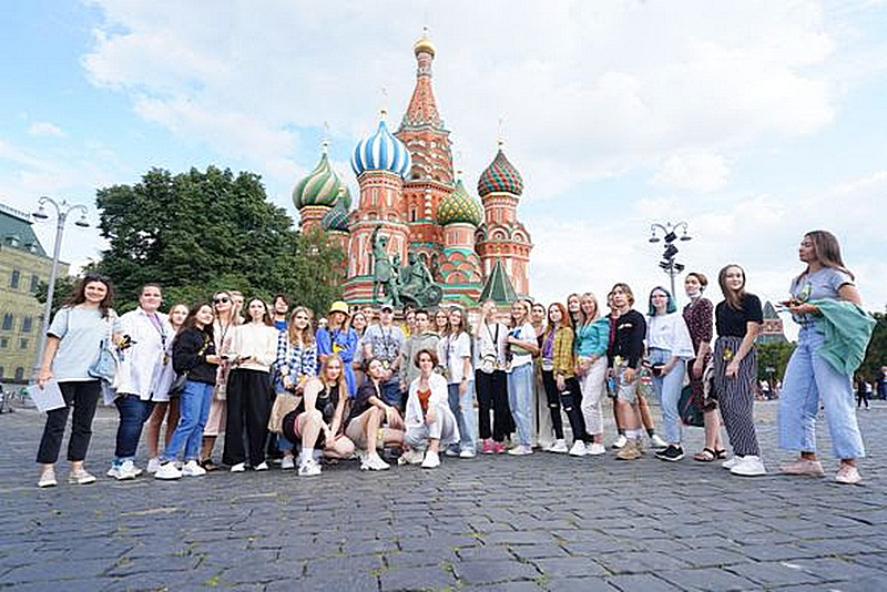 Сайт открываем страну. Образовательный туризм в России. Детский туризм в Москве. Туристы в Москве. Культурно-познавательный туризм школьники.