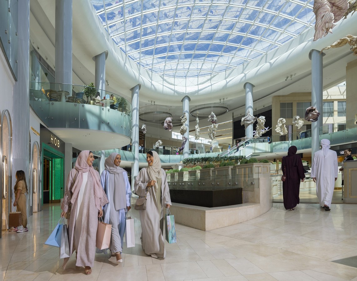 Яс молл абу даби. Абу Даби торговый центр. ТЦ Avenue в Абу-Даби. Abu Dhabi Mall галерея. Абу Даби 2023.