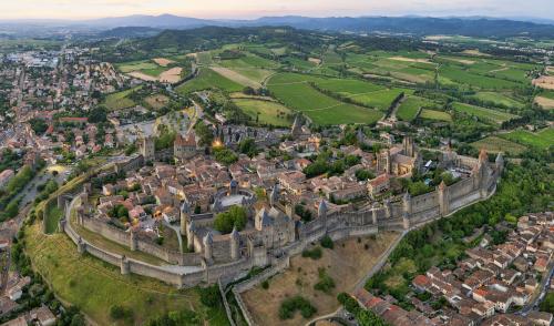 images/2020/Julay2020/28/1_carcassonne_aerial_2016_1.jpg