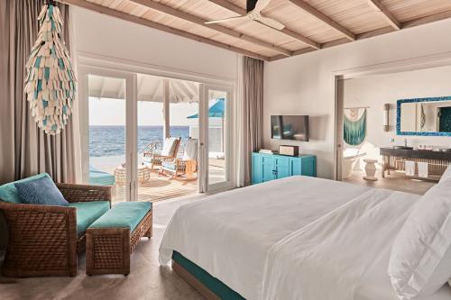 images/2021/Aug2021/16/2103_Finolhu_Maldives_Ocean_Pool_Villa_-_Bedroom.jpg