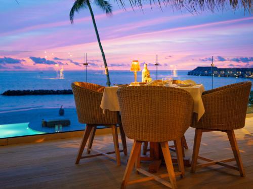 images/2022/Dec2022/23/Gusto_Sunset_Baglioni_Resort_Maldives.jpg