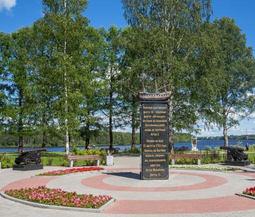 images/2022/Feb2022/04/Lodeynoe-pole_800_Lodeynoe-Pole-memorial-na-meste-spuska-na-vodu-fregata---SHtandart--.jpg