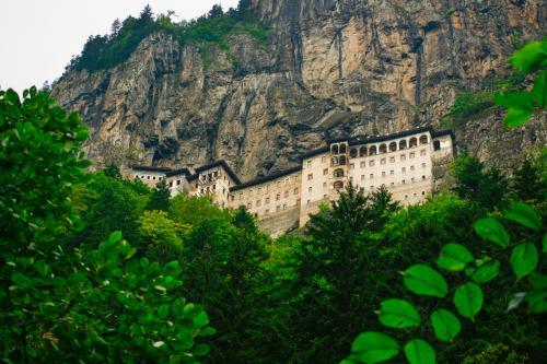images/2022/June2022/28/Trabzon_Smela_monastery.jpg