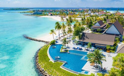 images/2023/April2023/13/SAii_Lagoon_Maldives_-_Pool__Bar_Aerial.jpg