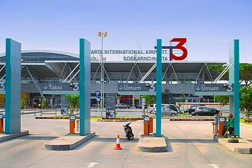 images/2023/June2023/11/Enterance_Soekarno_Hatta_International_Airport_3-panoramiocom-ikung_adiwar.jpg