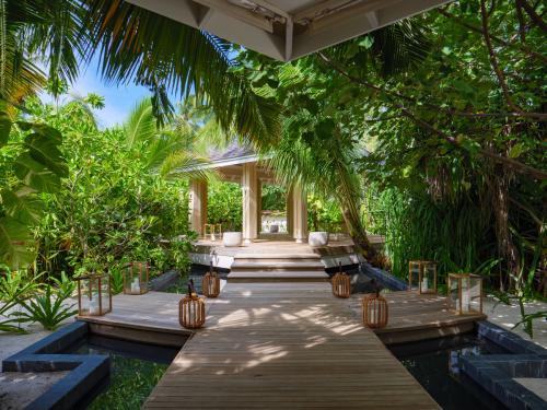 images/2023/March2023/29/Baglioni_Resort_Maldives_Spa_Yoga_Pavilion.jpg