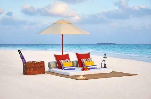 images/2023/Oct2023/06/Taj_Coral_Reef_Resort_and_Spa_Maldives_SandbankDining.jpg