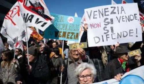 Венецианцы митингуют против нового туристического сбора